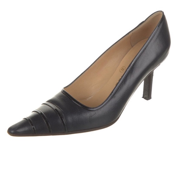 Authentic Chanel Navy Blue Heels. - Picture 1 of 4
